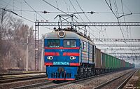 ВЛ8-464, Украина, Днепропетровская область, перегон Горяиново - Диёвка (Trainpix 159042).jpg