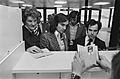 Aankomst Noordierse elftal op Zestienhoven George Best bij de douane, Bestanddeelnr 928-8252