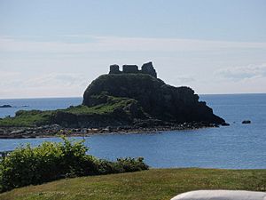 Another view of Dunyvaig Castle - geograph.org.uk - 865592