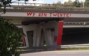 Graffiti viaduct boven A1