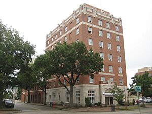 Hotel Warwick (Front Left)