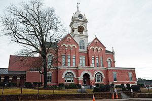 Jones County Courthouse in Gray