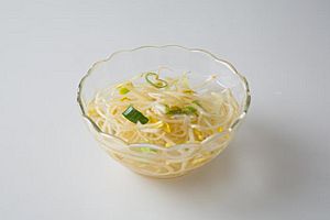 Kongnamulnaengguk (cold soybean sprout soup)