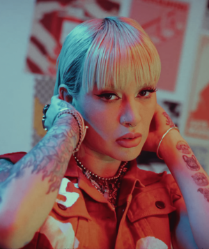 Leslie Shaw - "Archivo" music video (3).png