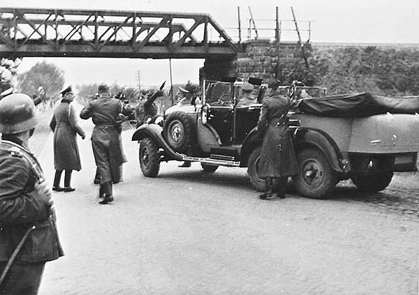 Mercedes-Benz W 31 with Hitler, Josef Gierse