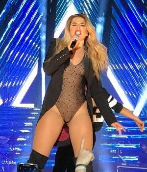 Mimi Doblas con sam vazquez biskaia arena 24-6-18