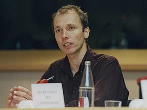 Nicky Hager at European Parliament April 2001b