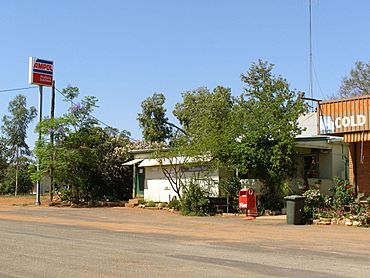 Post office and petrol station, Coolabah, New South Wales, 2007.jpg