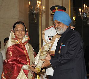 Pratibha Devisingh Patil presenting the Padma Vibhushan Award to Shri Montek Singh Ahluwalia, the Deputy Chairman, Planning Commission, at an Investiture Ceremony II, at Rashtrapati Bhavan, in New Delhi on April 01, 2011