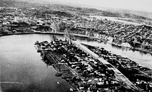 StateLibQld 1 115280 Brisbane River and Story Bridge, 1939