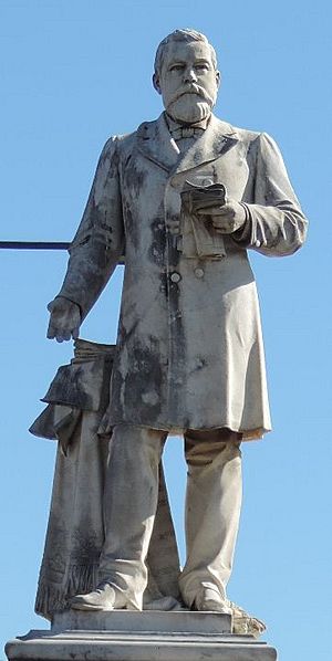Thomas Joseph Byrnes Monument, Warwick (closeup), 2015