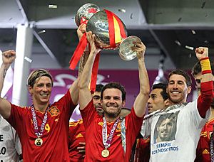 Torres, Mata and Ramos Euro 2012 trophy 01