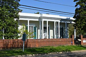 Veranda House in Corinth