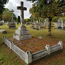 Dan Leno's grave, Lambeth Cemetery 20190928 120846 (48807888031)