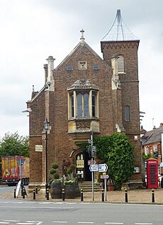 Former town hall, Woburn (geograph 4100621)