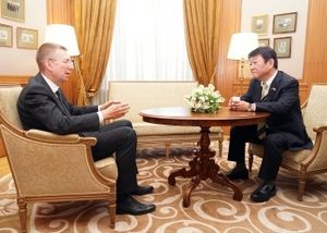 Japanese Foreign Minister Motegi Meets With Latvian Foreign Minister Rinkevics (100218489)