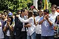 Juan Guaidó dandole un beso a su esposa - Marcha del 02 de Febrero del 2019 - Fotógrafo Venezolano AlexCocoPro