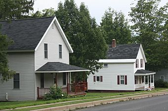 Montreal Company Historic District Larger House Style August 2012.jpg