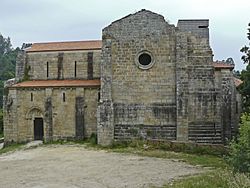 Mosteiro de Carboeiro, lado sur.JPG