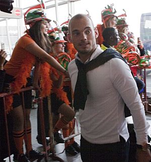 Oranje uitgezwaaid - Sneijder