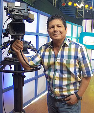 Oswaldo Segura on the set of Vamos Con Todo in 2014.