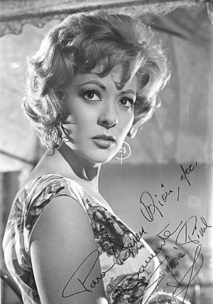 Silvia Pinal in Maribel y la extraña familia (1960) (cropped).jpg