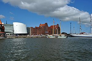 Stralsund, am Hafen (2013-07-11), by Klugschnacker in Wikipedia (39)