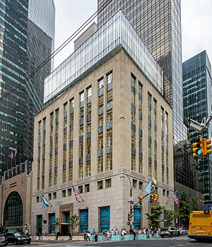 Tiffany & Co. flagship store (53872772975).jpg