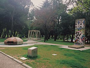 Tirana Park+Statues
