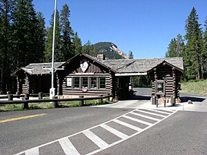 Yellowstone NP Northeast Entrance Station
