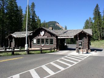 Yellowstone NP Northeast Entrance Station.jpg
