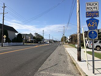 2018-10-09 09 40 13 View south along Cape May County Route 621 (Pacific Avenue) at Rambler Road in Wildwood Crest, Cape May County, New Jersey