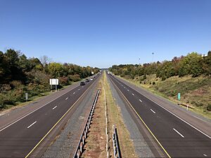 2022-10-10 11 09 42 View west along U.S. Route 422 (Pottstown Expressway) from the overpass for Airport Road in Limerick Township, Montgomery County, Pennsylvania