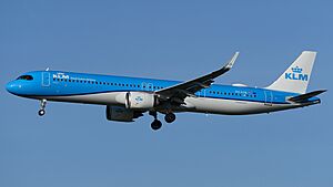 Berlin Brandenburg Airport KLM Royal Dutch Airlines Airbus A321-252NX PH-AXB (DSC06694)