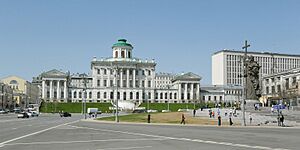 Borovitskaya square1