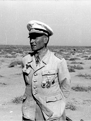 Bundesarchiv Bild 101I-548-0725-28, Nordafrika, Bernhard-Hermann Ramcke (cropped)