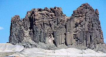 Cathedral Cliff (Navajo Volcanic Field, northwestern New Mexico, USA).jpg