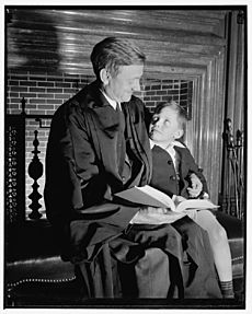 Daddy' Douglas and son. Washington, D.C., April 17. William O. Douglas, Jr., (...) that his dad looks pretty nice in his new (...) as Associate Justice of the U.S. Supreme Court. The two LCCN2016875460