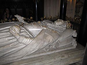 Elizabeth I of England grave (left) 2013