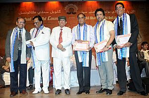 Lachhman Chatnani,Ram Jawhrani,Anthony Arun Biswas,Pahlaj Nihalani,Govinda,Chandru Punjabi From The Govinda graces Mother Teresa International Award (15)