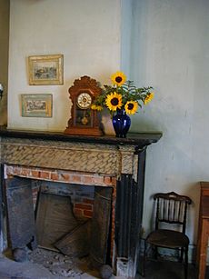 Laura Plantation fireplace clock
