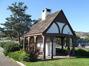 McIntoshMemorial 8983