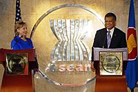 Secretary Clinton and ASEAN Secretary General Pitsuwan (3295708264)