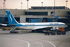 Somali Airlines Boeing 707-338C 6O-SBN (23847353581)