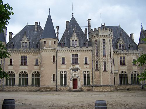 St Michel de Montaigne Château01