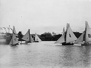 StateLibQld 1 123944 Yachts in the Toowong Reach of the Brisbane River in front of the Regatta Hotel, 1897