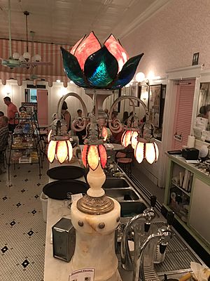 Tiffany tulip lamp