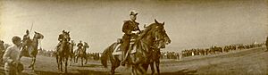 El Presidente de la Republica a su llegada al campo de la revista - Cinco de Mayo 1902