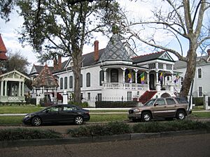 EsplanadeCarnivalFlagHouse2