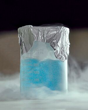 Liquid oxygen in a beaker (cropped and retouched)